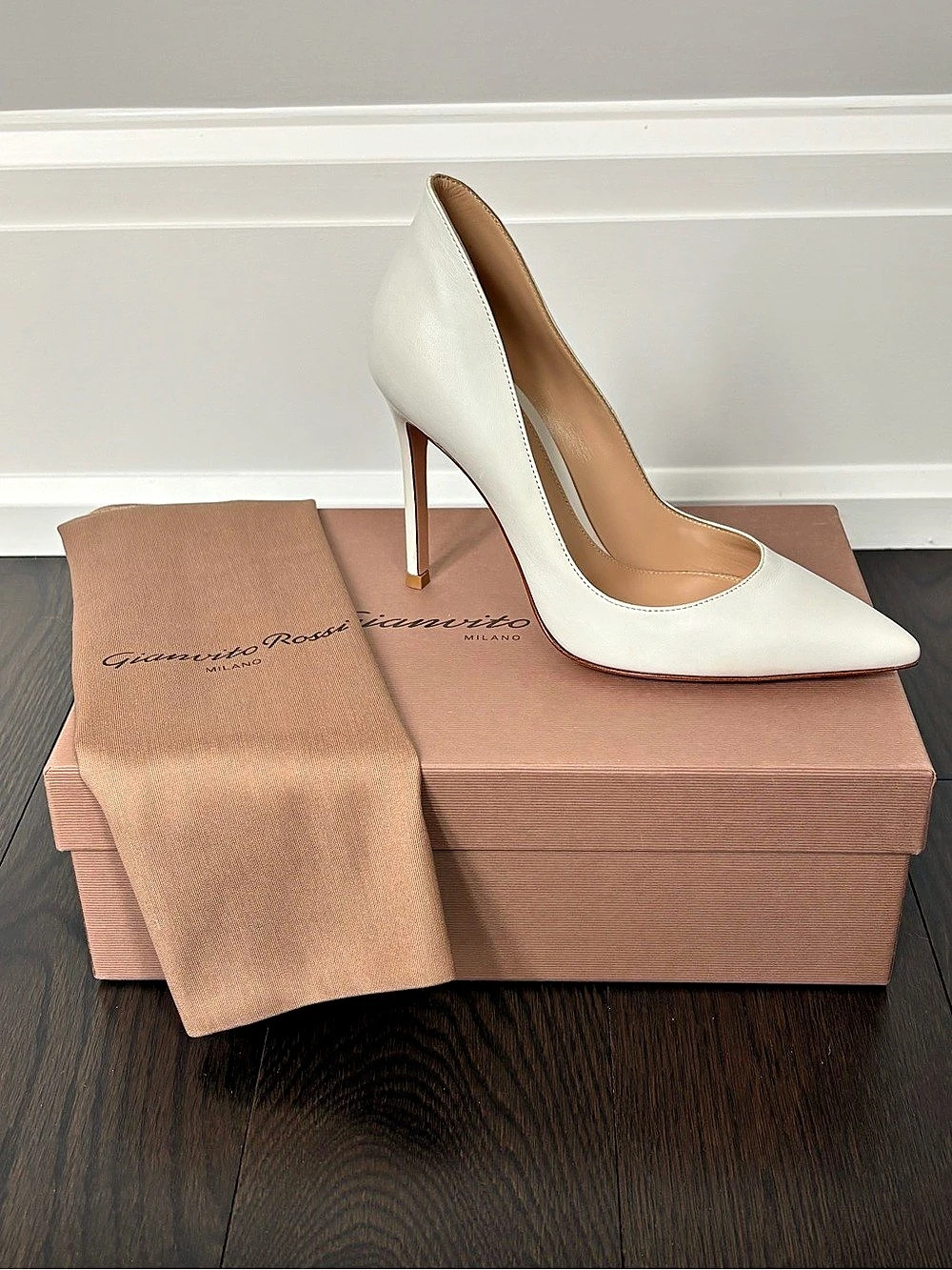 Gianvito Rossi Nappa Leather Ellipsis Pumps - White - EU Sz 36 - NIB